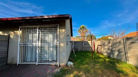 1 Bedroom bachelor flat to rent in Secunda