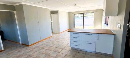 2 Bedroom House in Stompneus Bay