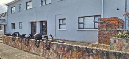 1 Bedroom Apartment in Stilbaai Oos