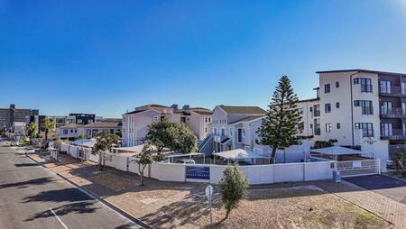 2 Bedroom Apartment in Bloubergstrand