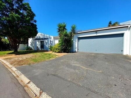 5 Bedroom House in Edgemead