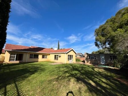 3 Bedroom House in Lindene
