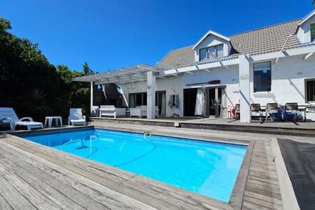6 Bedroom House in St Francis Bay Village