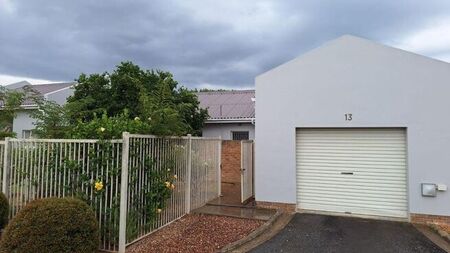 2 Bedroom townhouse - freehold to rent in Robertson