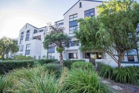 3 Bedroom apartment to rent in De Velde, Somerset West