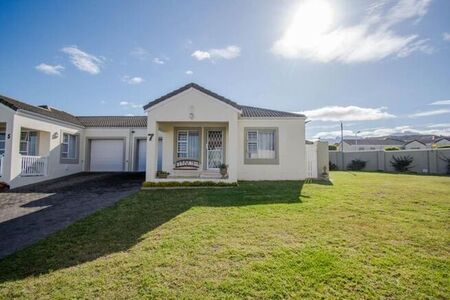 2 Bedroom house to rent in Pine Creek Estate, Somerset West