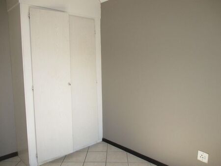 3 Bedroom townhouse - sectional to rent in Equestria, Pretoria