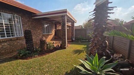 3 Bedroom townhouse - sectional to rent in Annlin, Pretoria