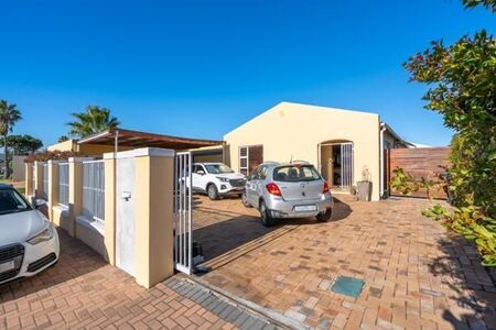 3 Bedroom House in Edgemead