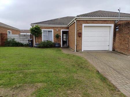 2 Bedroom Townhouse in Uitzicht