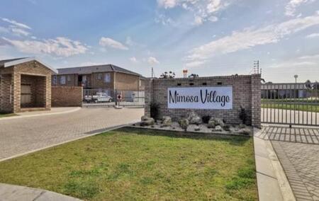 2 Bedroom Simplex in Fairview