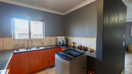 3 Bedroom duplex townhouse - sectional to rent in Willowbrook, Roodepoort