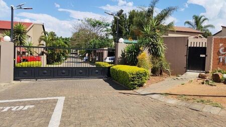 3 Bedroom duplex townhouse - sectional to rent in Cashan, Rustenburg