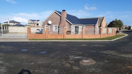 2 Bedroom house to rent in Oceanview Heights, Struisbaai