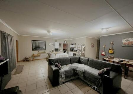 2 Bedroom House in Oudtshoorn