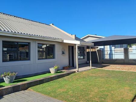 4 Bedroom House in Kleinbaai