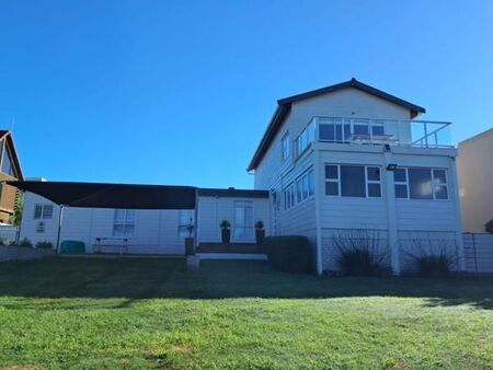 4 Bedroom House in Kleinbaai