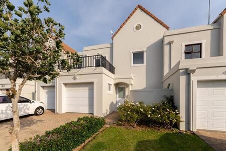 3 Bedroom House in Boschenmeer Golf & Country Estate