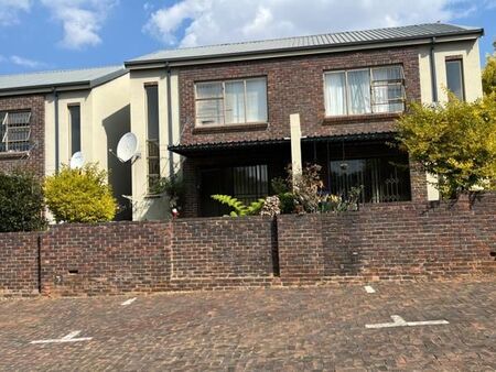 2 Bedroom Townhouse in Noordheuwel