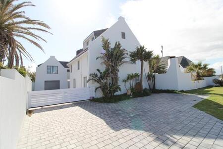 6 Bedroom House in St Francis Bay Canals