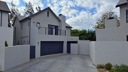 3 Bedroom duplex townhouse - freehold to rent in Wellington North
