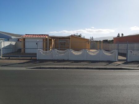 3 Bedroom house to rent in Grassy Park, Cape Town