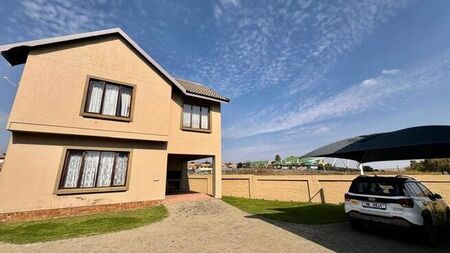3 Bedroom townhouse - sectional to rent in Secunda