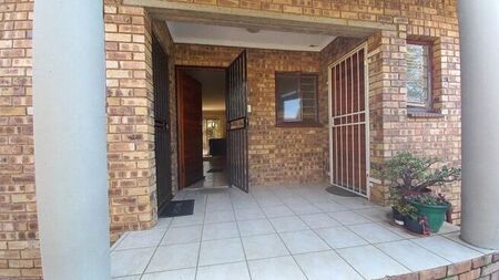1 Bedroom townhouse - sectional to rent in Wilgeheuwel, Roodepoort
