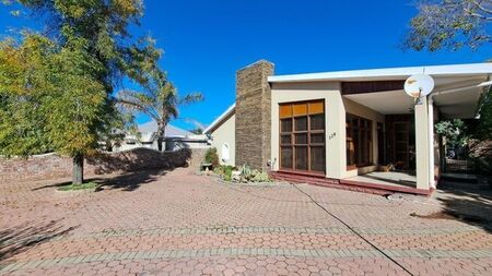 4 Bedroom house to rent in West Bank, Oudtshoorn