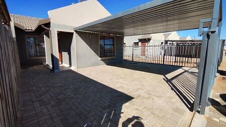 3 Bedroom duet to rent in Mandela View, Bloemfontein