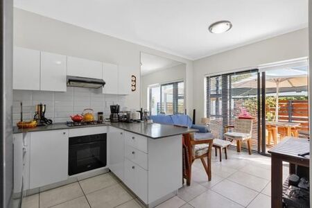 1 Bedroom Apartment in Paardevlei