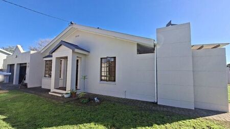3 Bedroom house to rent in Hartenbos Central