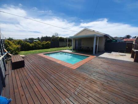 4 Bedroom House in Gonubie