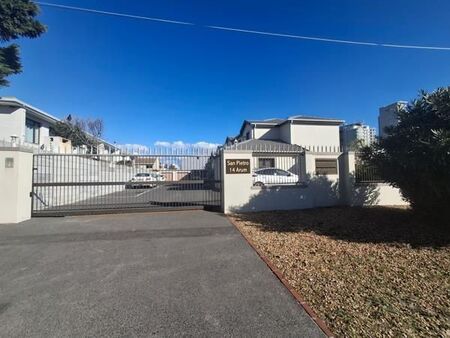 2 Bedroom Apartment in Table View