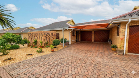 3 Bedroom Townhouse in Hartenbos Heuwels