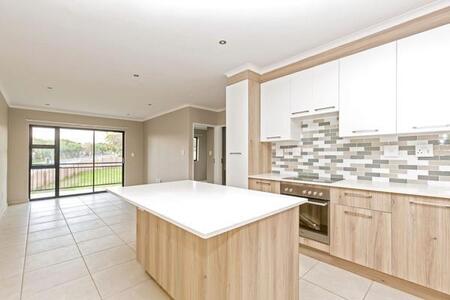 1 Bedroom Apartment in Die Hoewes