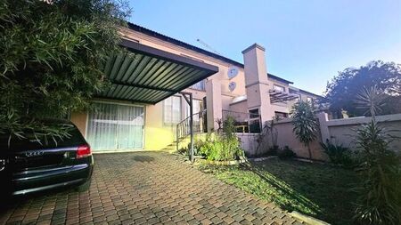 3 Bedroom duplex townhouse - sectional to rent in La Montagne, Pretoria