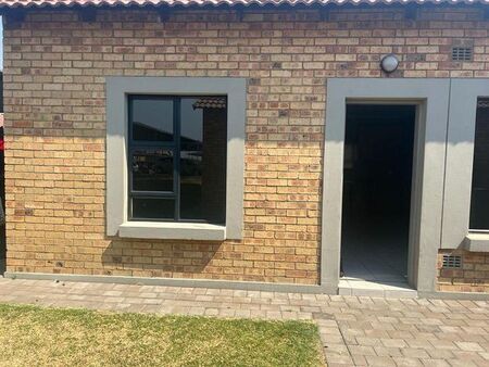 2 Bedroom townhouse - sectional to rent in Trichardt, Secunda