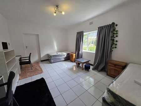 1 Bedroom apartment to rent in Rondebosch, Cape Town