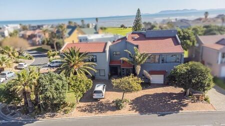 4 Bedroom house to rent in Greenways Golf Estate, Strand