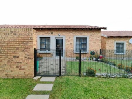 2 Bedroom townhouse - freehold to rent in Trichardt, Secunda