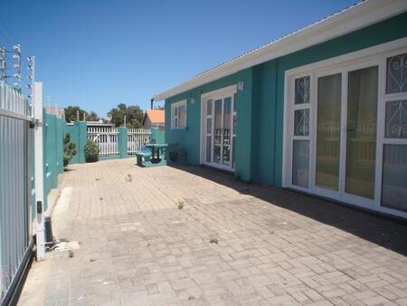 8 Bedroom House in Saldanha