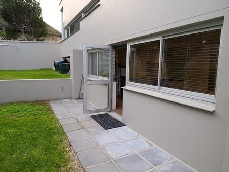 1 Bedroom House in Voelklip
