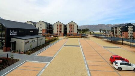 2 Bedroom Apartment in Somerset West Central