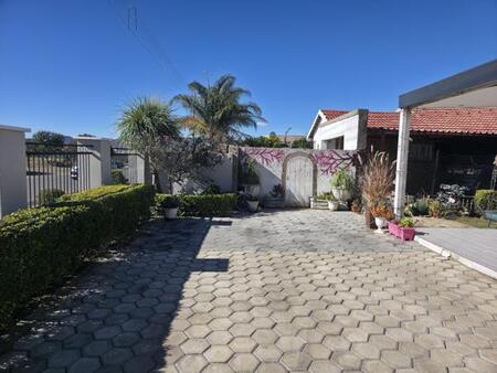 3 Bedroom House in Acaciaville