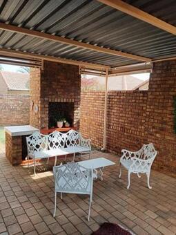 3 Bedroom Townhouse in Montana Park