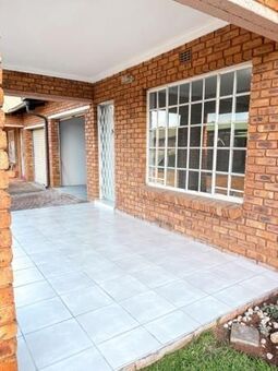 2 Bedroom Townhouse in Sunair Park