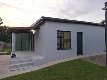 2 Bedroom Flat in Vanes Estate