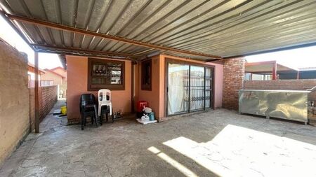 3 Bedroom house to rent in Soshanguve Vv