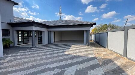 4 Bedroom house to rent in Amandasig, Akasia